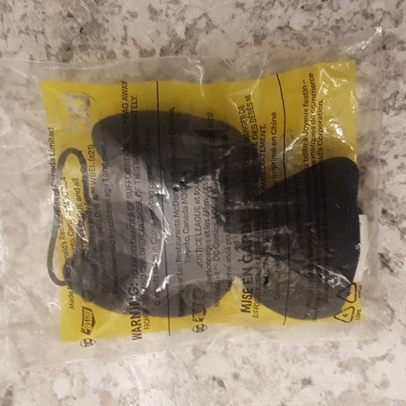 💲5️⃣ in 🛍️of2+  [MCDONALD'S] Batman Stuffy Keychain - Picture 2 of 3